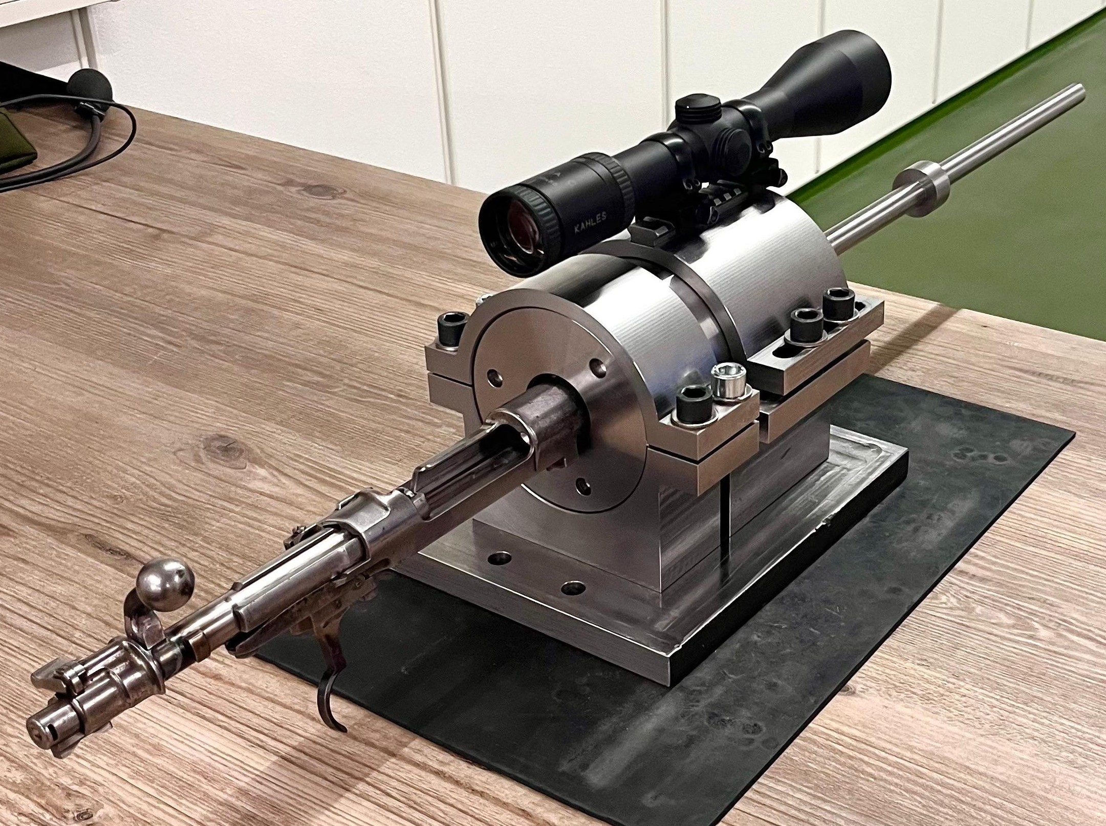 Beschussvorrichtung für Laufrohlinge ohne Patronenlager für einläufige Kipplaufsysteme